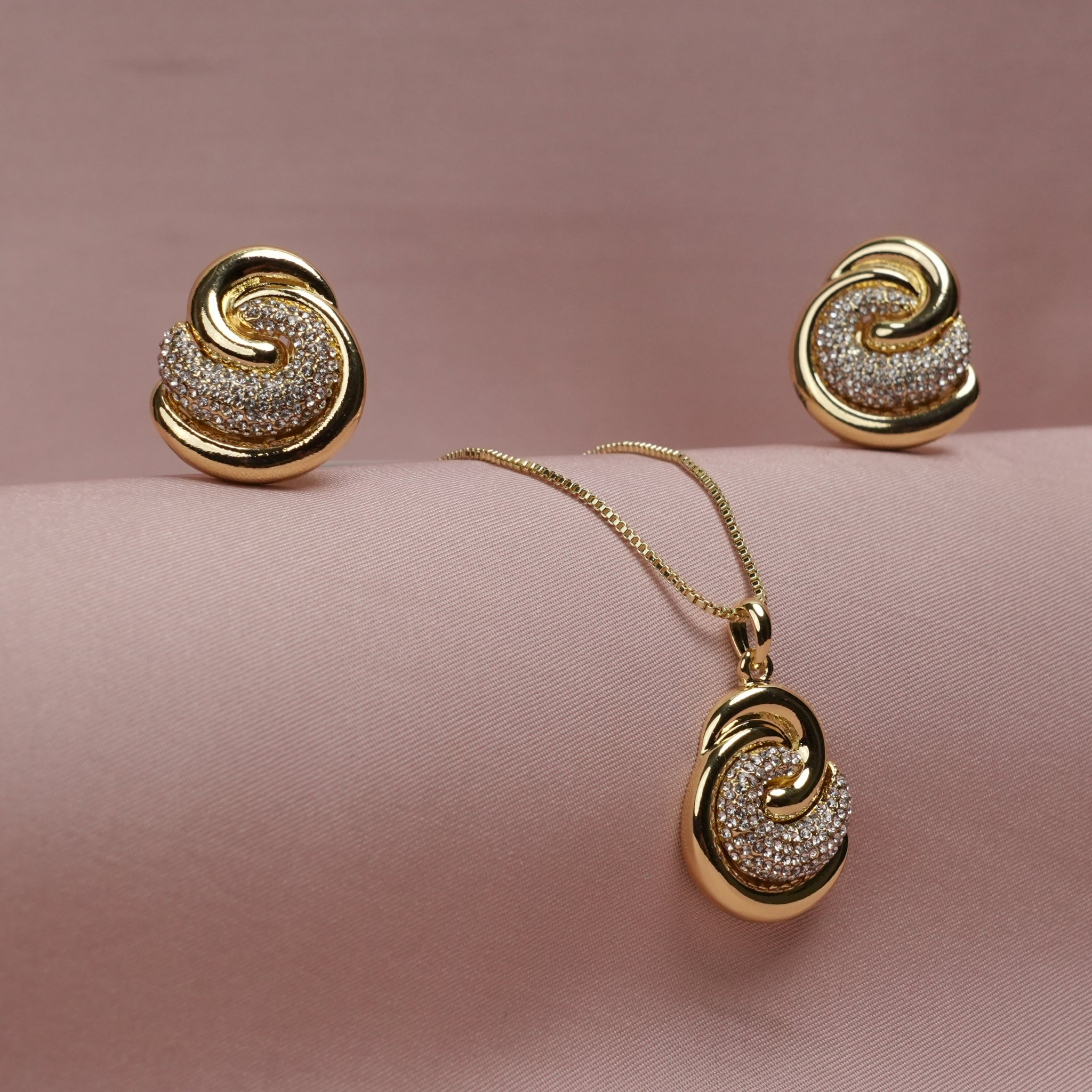 Serina Aurelia Pendant Set