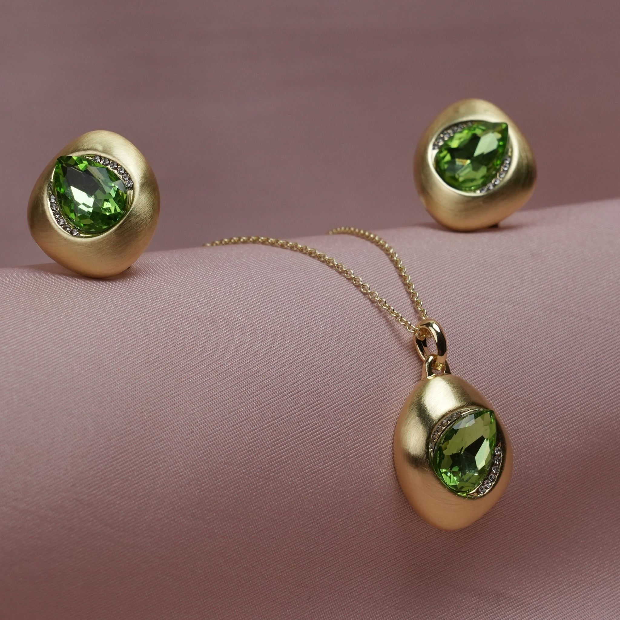 Elara Olive Luxe Pendant Set