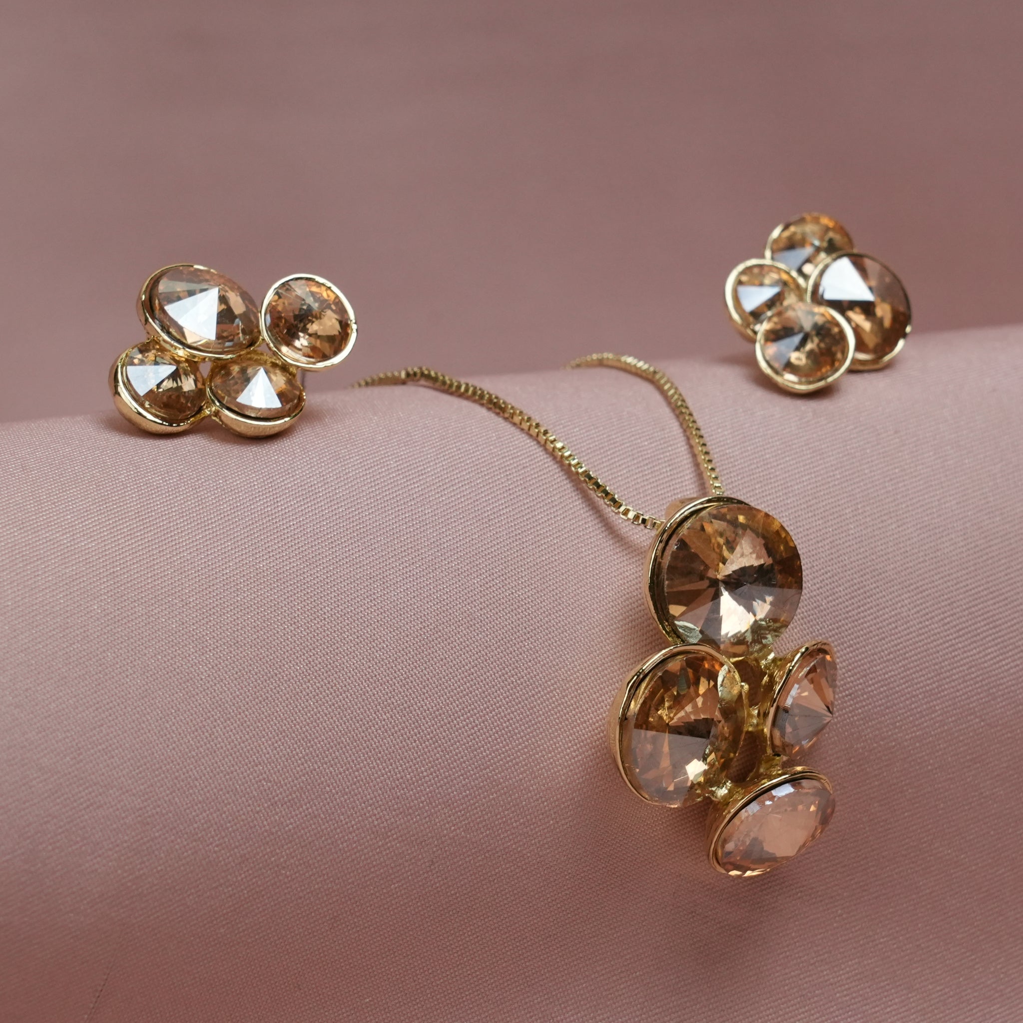 ✨ Niraya Gleam Pendant Set – Premium  Swarovski crystals