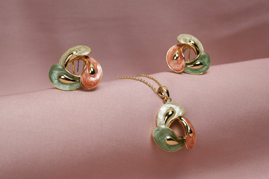 Tricolor Bloom Pendant Set – Elegant Everyday Luxury