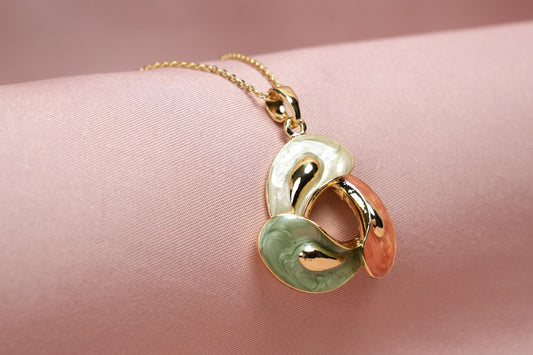 Tricolor Bloom Pendant Set – Elegant Everyday Luxury