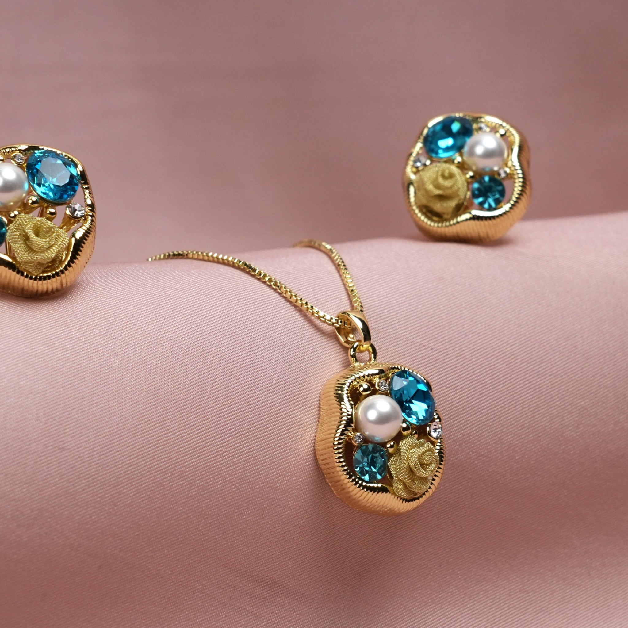 Azure Bloom Pendant, Necklace  –  Pearl & Aquamarine Crystals