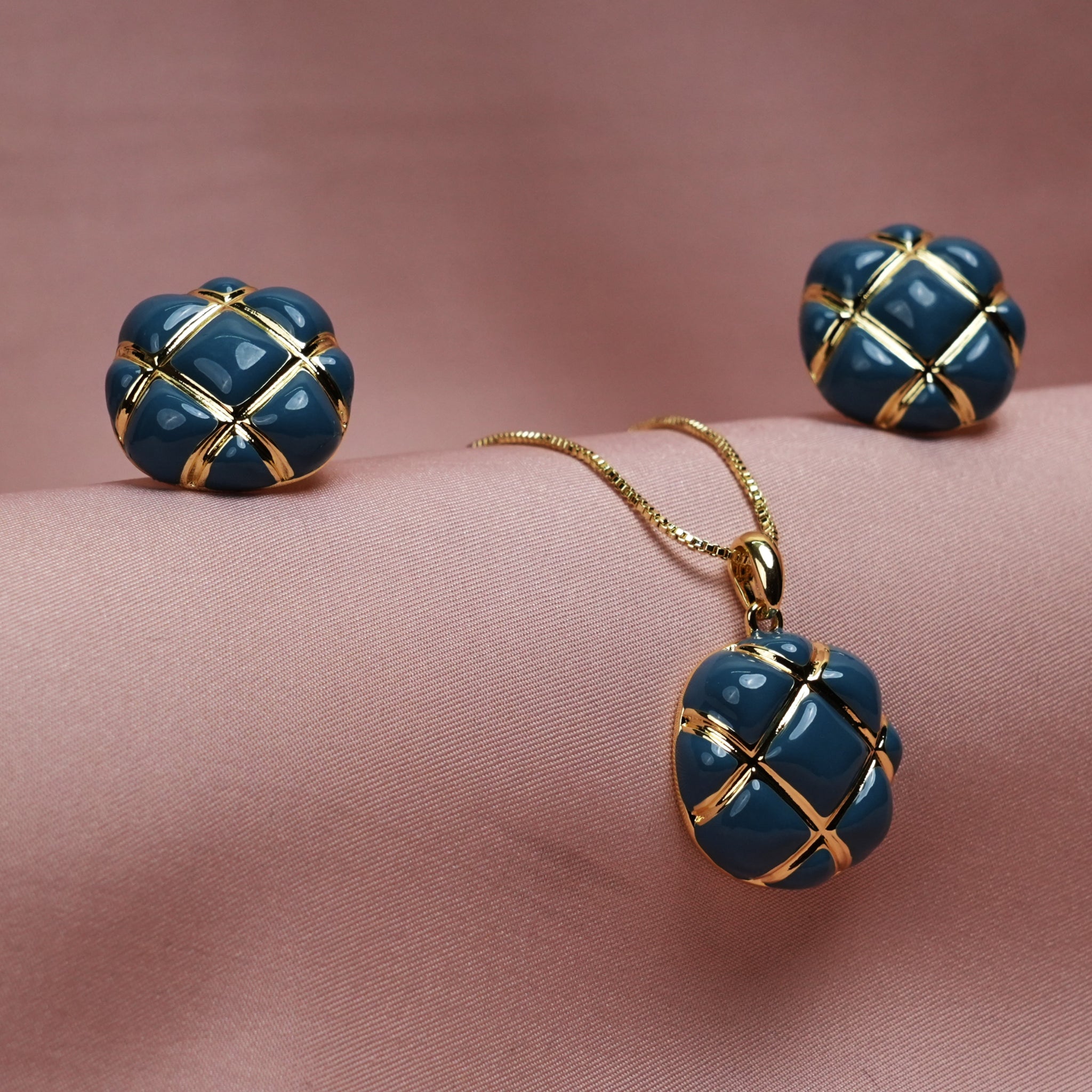 Midnight Lattice Pendant Set – Classic Meets Contemporary