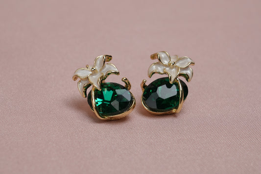 Emerald Bloom Pendant Set – Gold & Pearl Finish