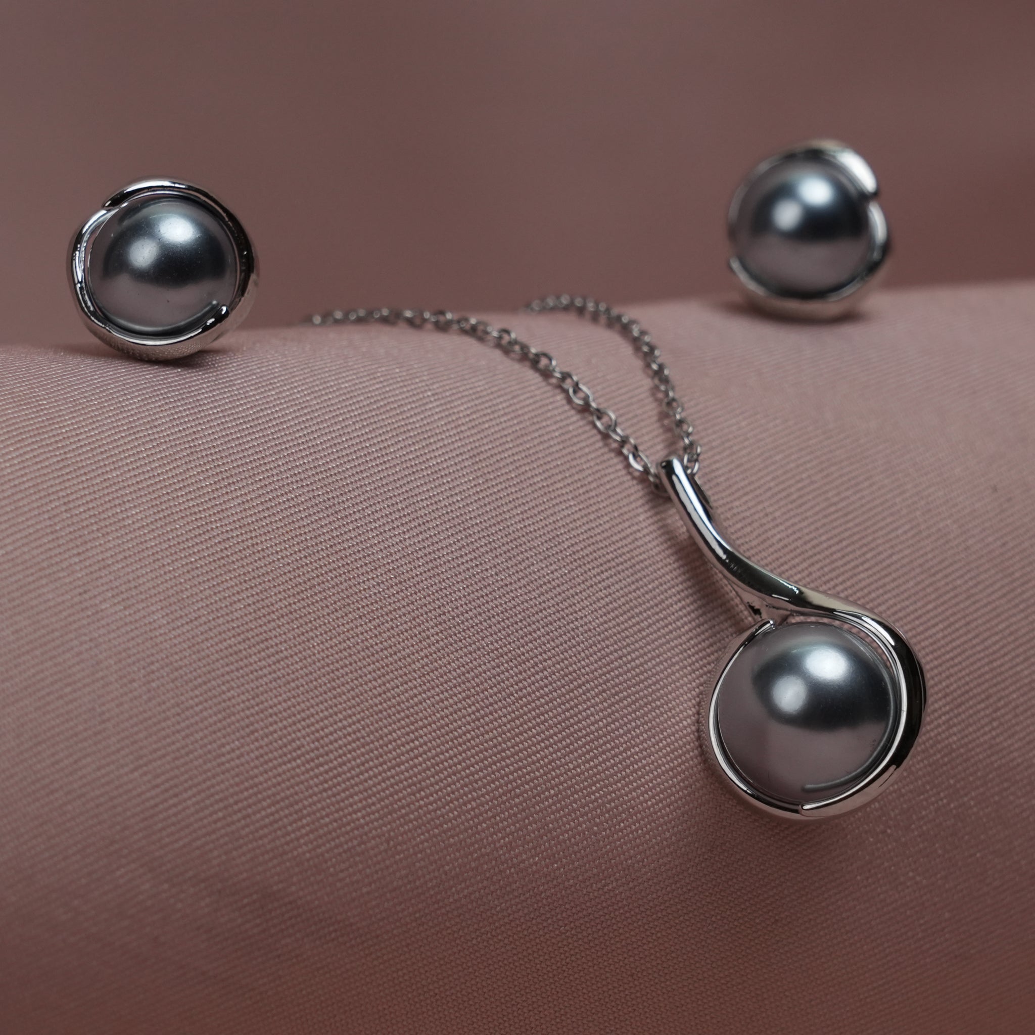 Pearl Pendant Necklace & Stud Earrings Set