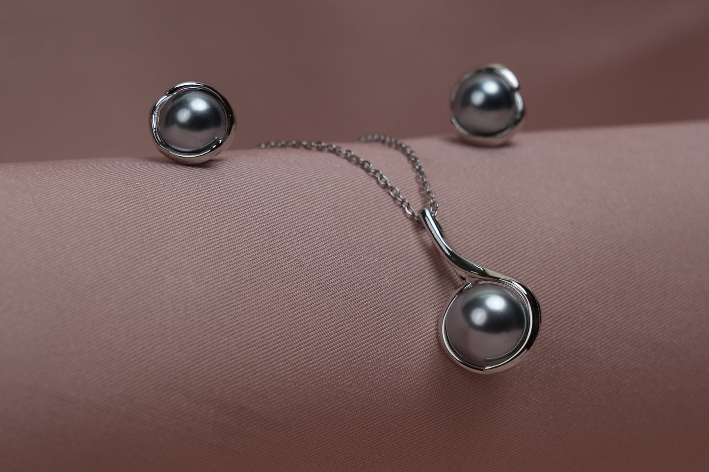 Pearl Pendant Necklace & Stud Earrings Set