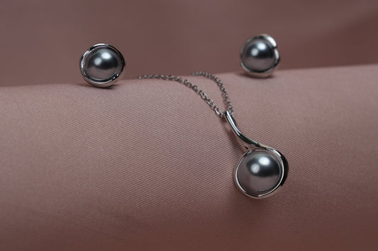 Pearl Pendant Necklace & Stud Earrings Set