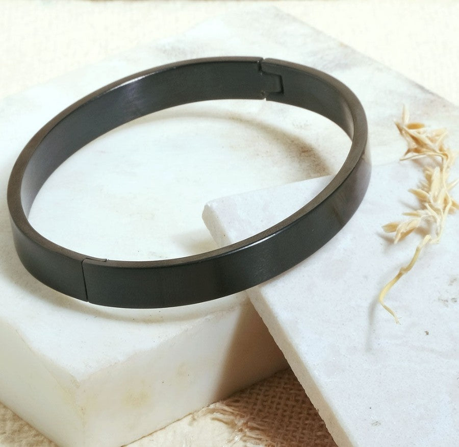 Men’s Solid Black Stainless Steel Bracelet – Sleek Minimalist Wristwear