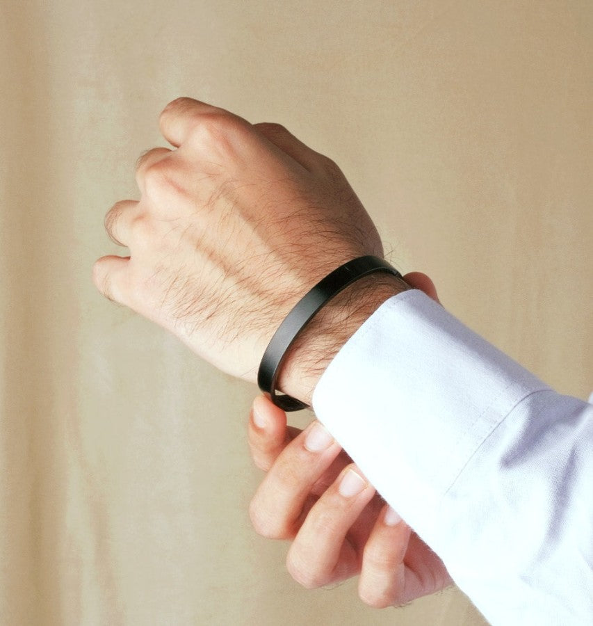 Men’s Solid Black Stainless Steel Bracelet – Sleek Minimalist Wristwear