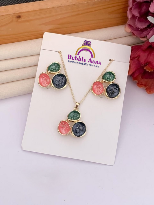 Tricolor Bloom Golden Pendant Set