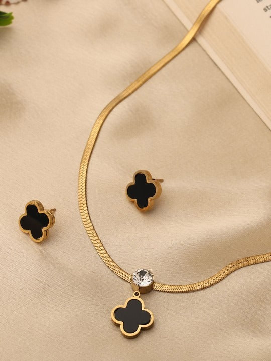 Elegant Black Clover Pendant Necklace with Gold Accents