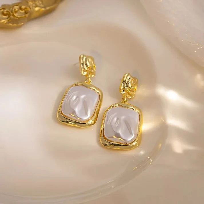 Baroque Luxe Drop Earrings – Irregular Pearl Charm