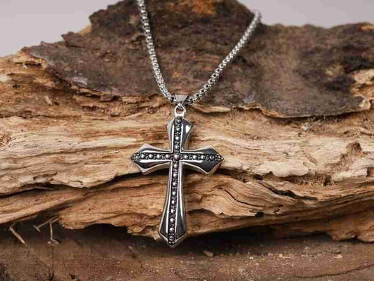 Bold Gothic Cross Pendant – Vintage Steel Necklace for Men