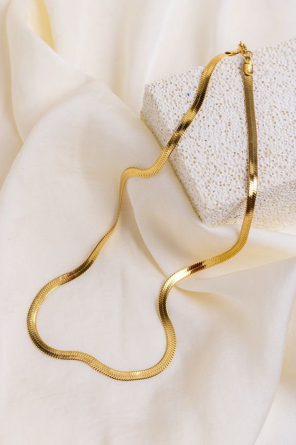 Unisex Snake Chain Necklace – Sleek & Timeless Everyday Essential