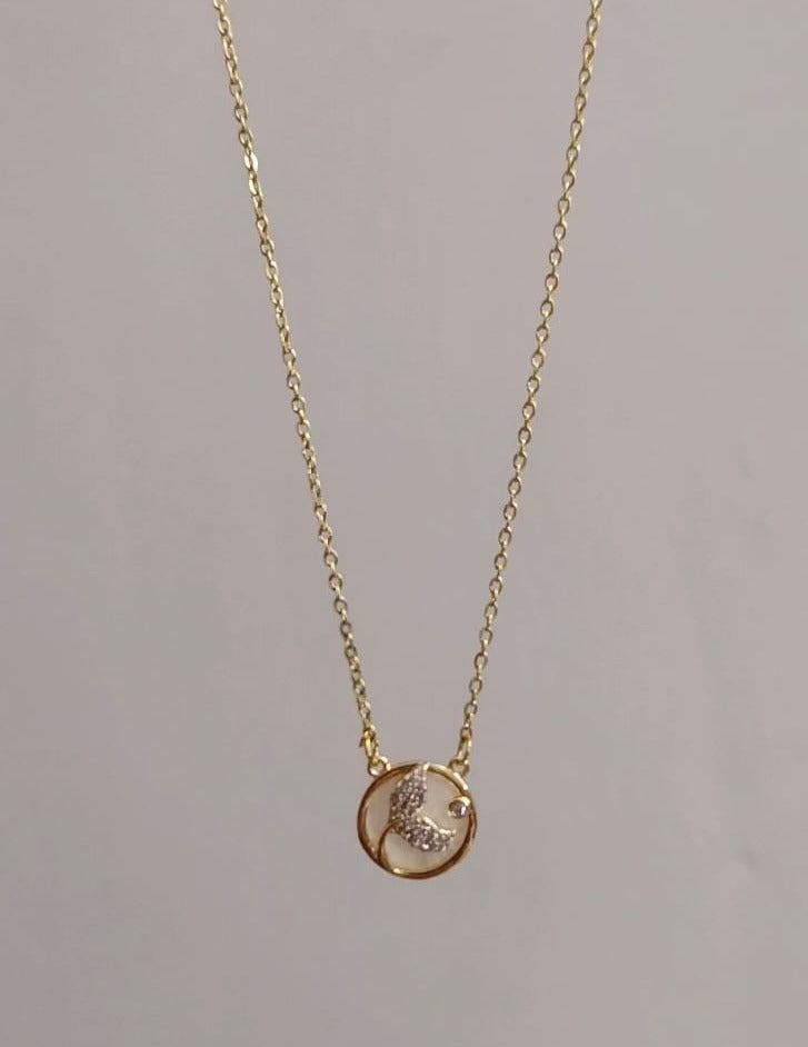 Elegant Leaf Pendant Necklace – Minimal & Nature-Inspired