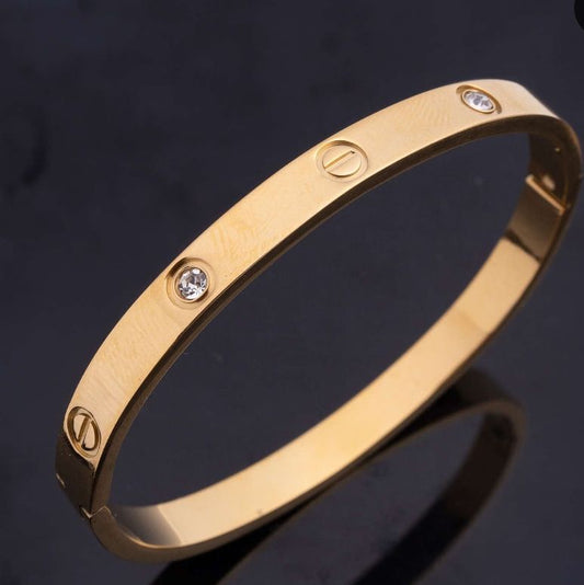 Luxe Rivet Bracelet – Tarnish-Resistant