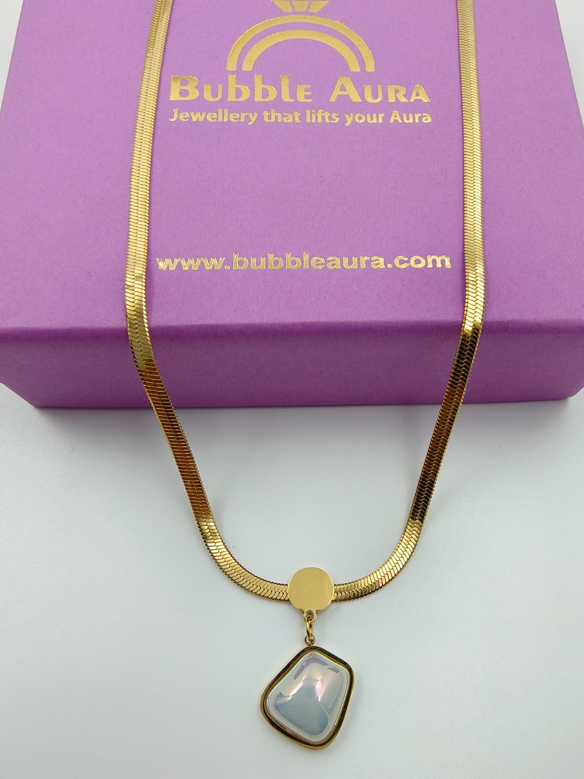 Gold Snake Chain with Geometric Pendant– Modern Elegance - Antitarnish
