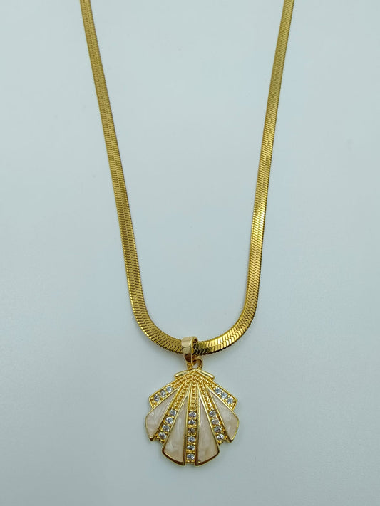 Oceana Glow Anti-Tarnish Gold Necklace – Shell Pendant with Crystals