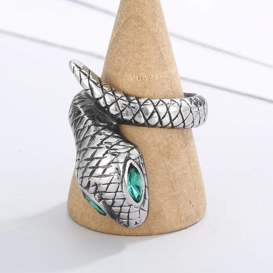 Emerald Serpent Ring – Vintage Snake Design with Green Eyes