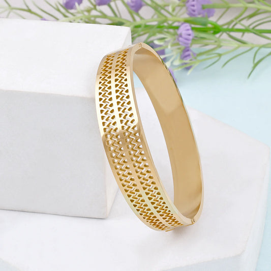 Radiant Gold-Tone Designer Bracelet – Elegant Geometric Finish